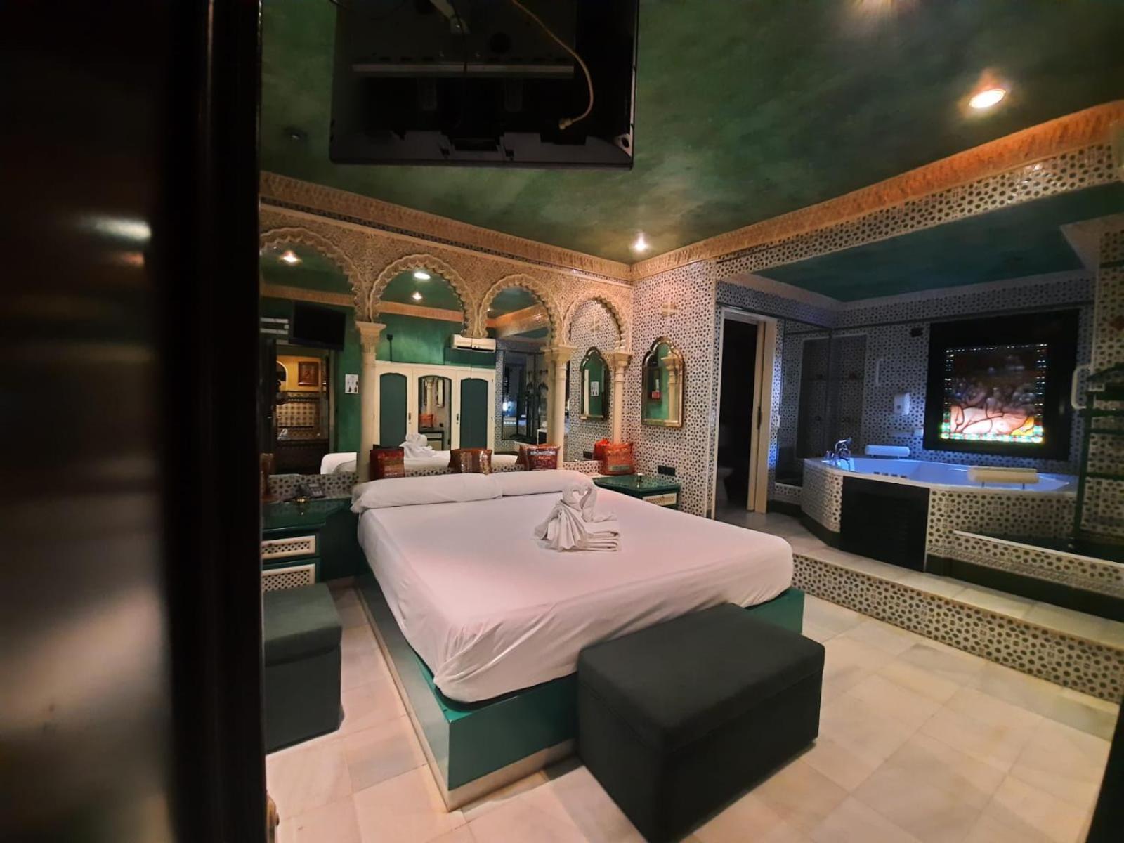 Hostal Avenida Andalucia - Solo Adultos 세비야 외부 사진