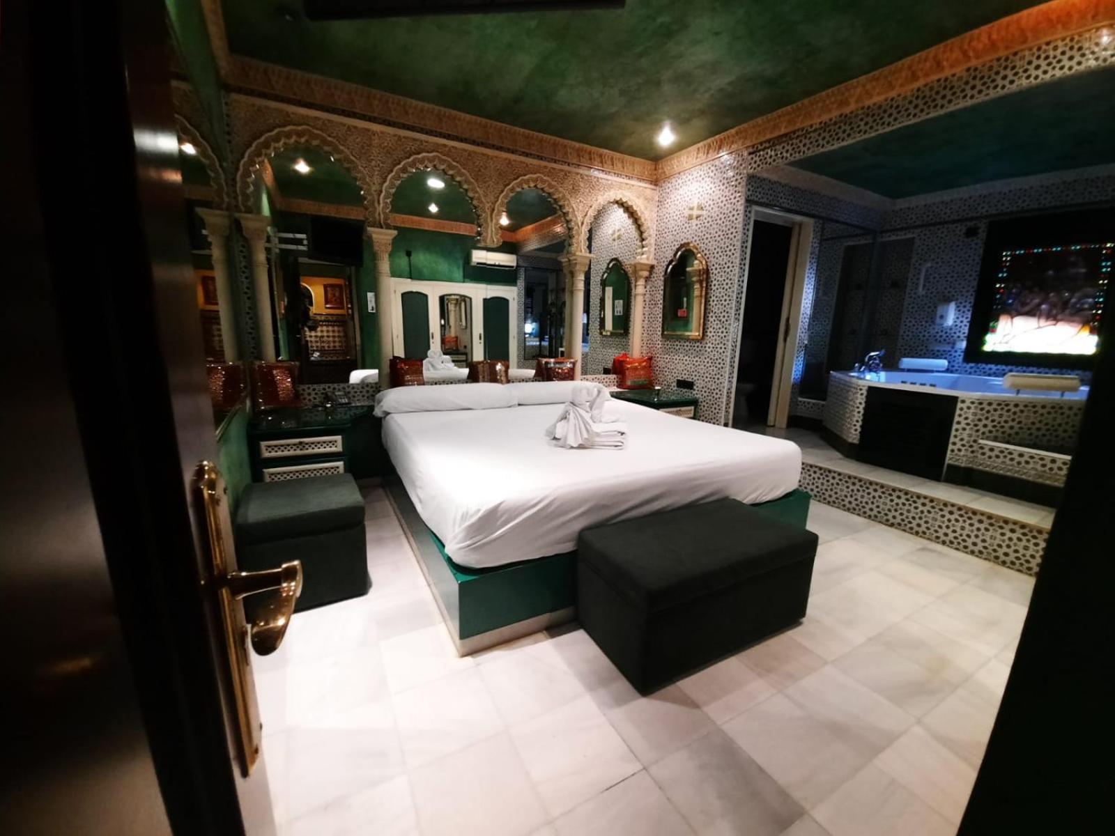 Hostal Avenida Andalucia - Solo Adultos 세비야 외부 사진